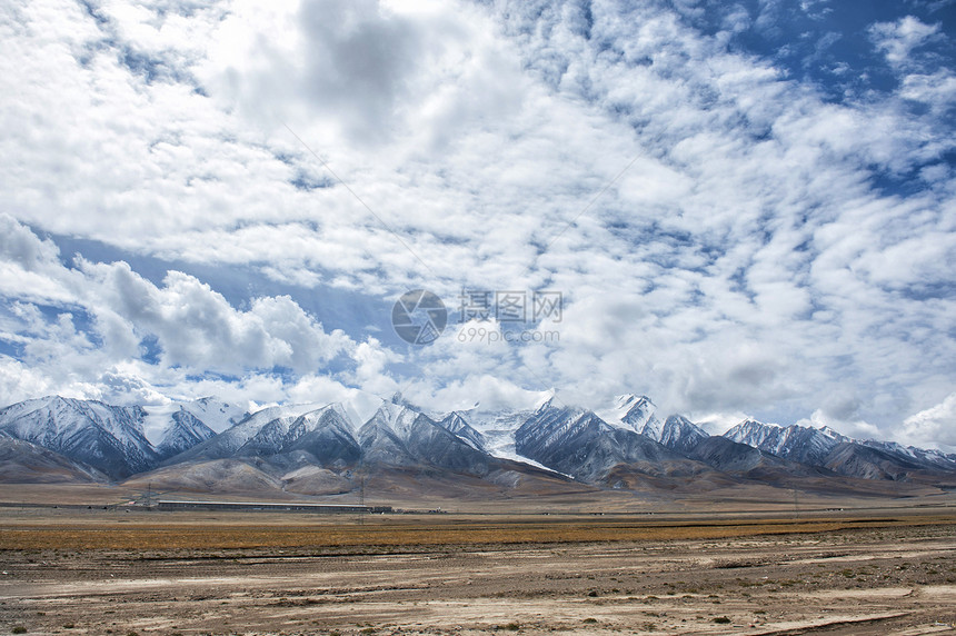 藏区雪山图片