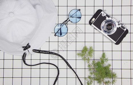 三张格子素材ins风格旅行素材相机眼镜和帽子背景