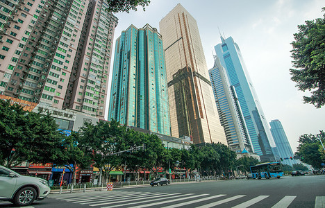 金黄的大厦街头仰望背景