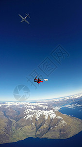 新西兰皇后镇极限运动跳伞航拍风景照背景图片