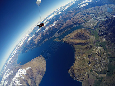 新西兰皇后镇极限运动跳伞航拍风景照图片