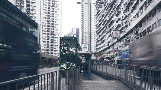 公交站标识香港街景背景