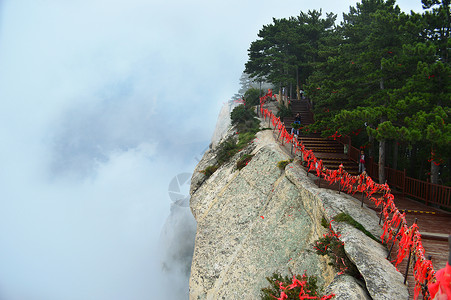 悬崖边上少女陕西西岳实拍自然风景照背景