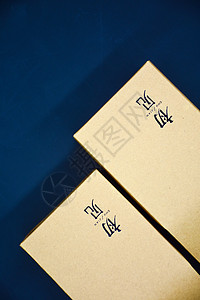 蓝色竖图素材初见礼盒背景素材背景