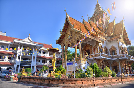 金碧辉煌的建筑泰国清迈民族建筑背景