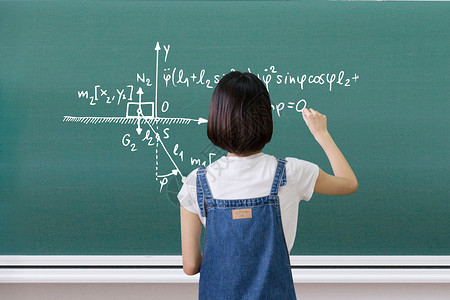 公式计算在黑板上写公式的女同学设计图片