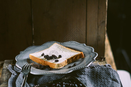 葡萄干面包面包蓝莓美食背景