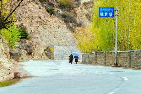 西藏林芝镇公路高清图片
