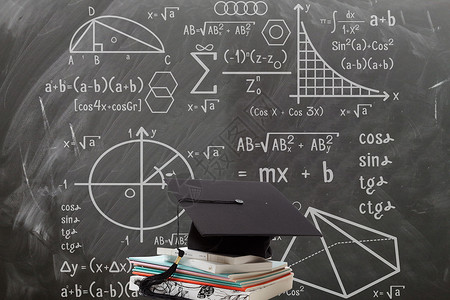 数学知识黑板知识前学士帽上的苹果设计图片