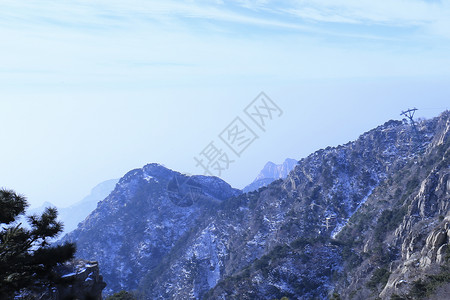 泰山山顶俯视高清图片