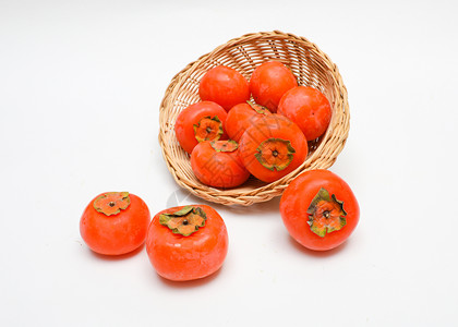 红色篮子秋天成熟的柿子背景