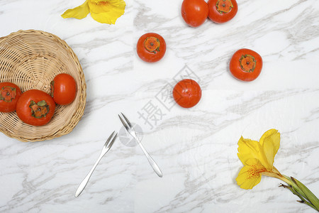 甜味和红色阳伞秋天熟透了的柿子背景