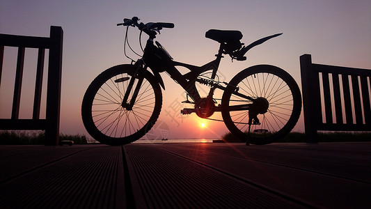 夕阳骑行素材太湖之日落背景