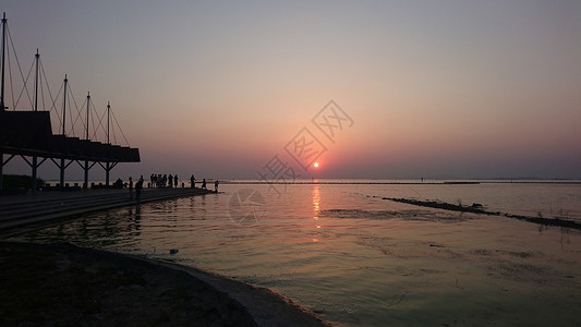 太湖之日落骑行镇海滩高清图片