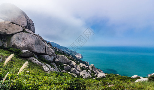 雾笼罩的岛屿东极岛背景