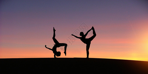 运动美女背影健康养生瑜伽动作设计图片