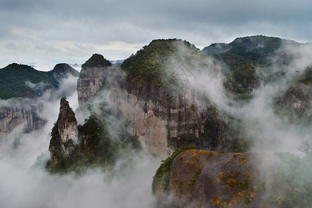 雨雾浙江仙居县神仙居风景区背景