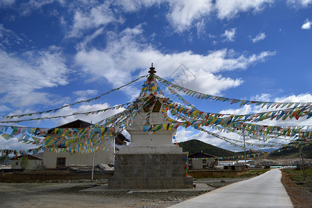 云南香格里拉藏区白塔高清图片
