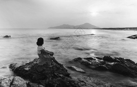 少女望乡海陵岛背景图片