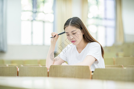 学习急躁学习压力巨大的学生背景