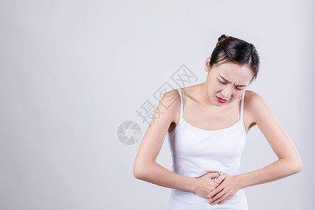 胃胀胃痛居家女人表现胃疼情绪背景