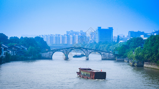 杭州拱宸桥古运河古桥石拱桥和游船背景
