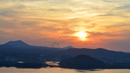 韩国城山日出峰观景台观日落图片