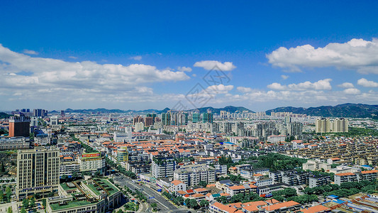 先进模范蓝天白云下的南方城市背景