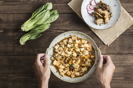 麻婆豆腐上菜香豆腐高清图片