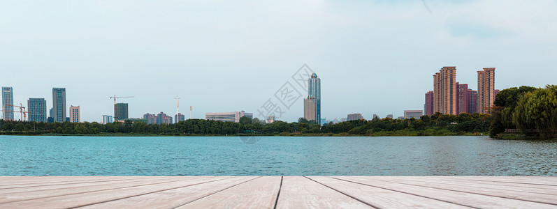 湛蓝天空湖水城市建筑汽车背景图背景