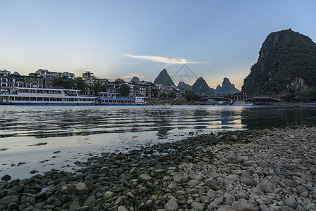 漓江上的大桥桂林阳朔漓江风光背景