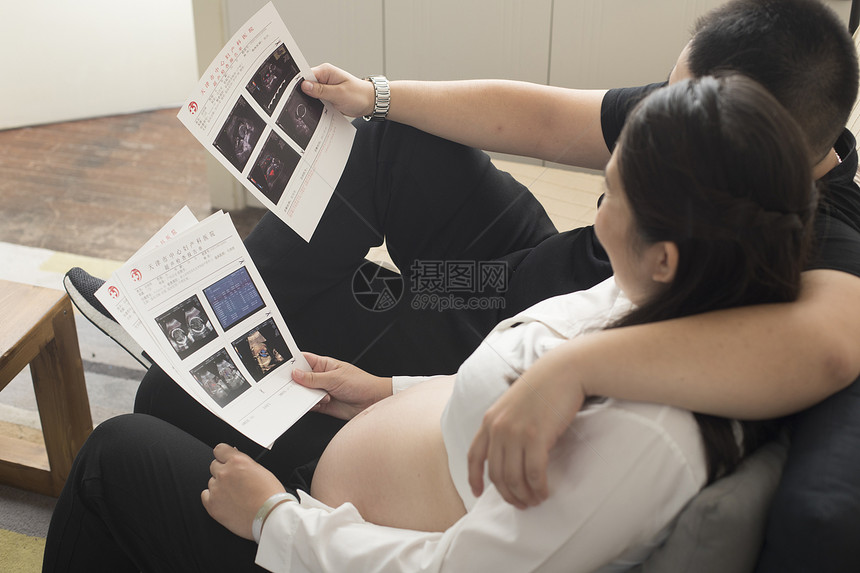 孕妇看宝宝的B超照图片