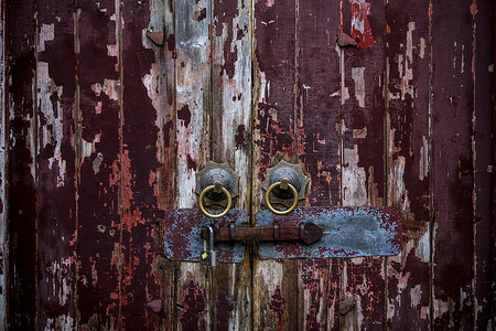 古老的红门木质门古老高清图片