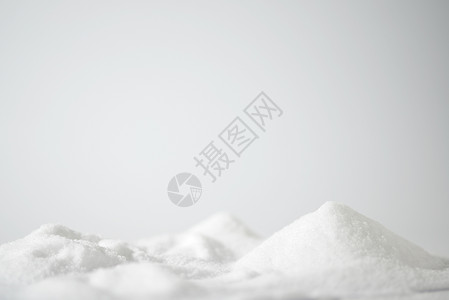 盐水瓶雪白色雪山背景背景