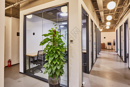 商务中心 联合办公 孵化器 创业园区办公室长廊高清图片