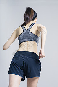 跑步健身的女性背影图片