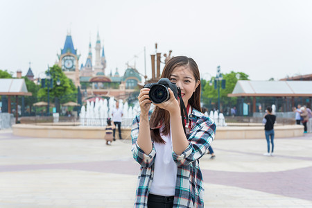 城市旅行女孩相机背景图片