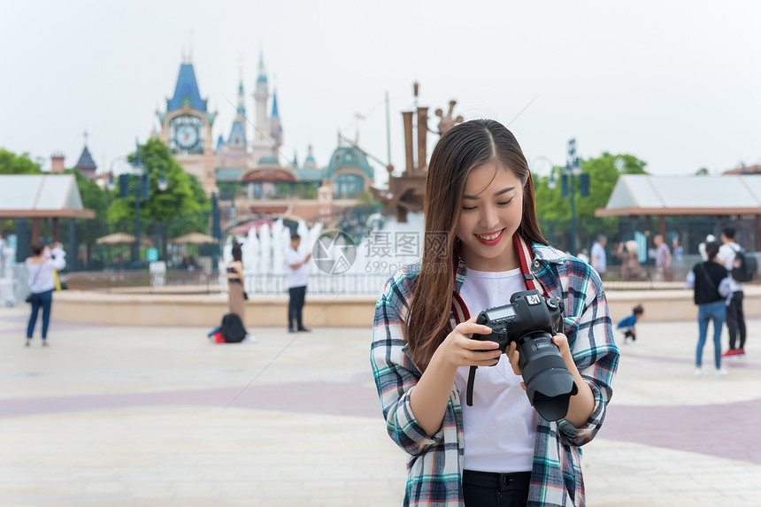 城市旅行女孩相机图片