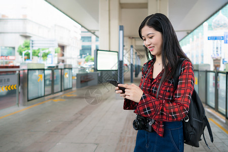 城市旅行女孩图片