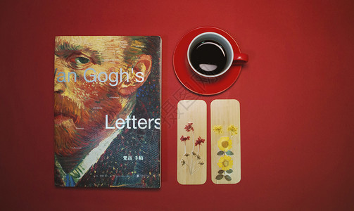 书香红色书与咖啡背景