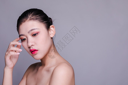 盘发美女彩妆人像背景图片