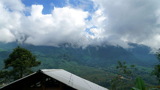 越南沙坝山地茅屋梯田图片