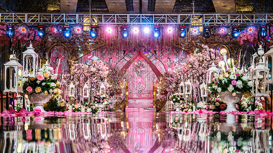酒店布置的灯粉色系宫廷风婚礼现场背景