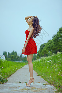 小红裙就是焦点女神写真背景