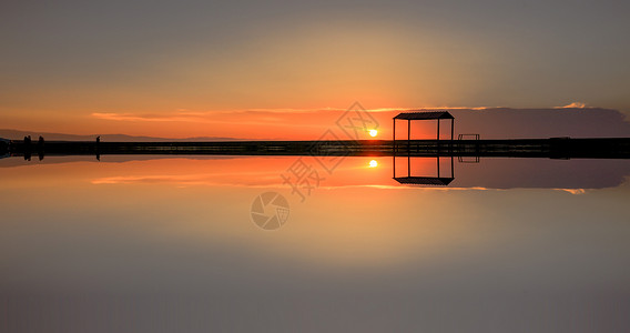 卡尼尔湖青海茶卡盐湖夕阳倒影背景