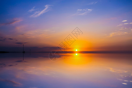 夏季太阳青海茶卡盐湖夕阳背景