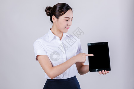 职业女性用平板电脑棚拍图片