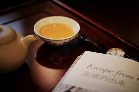 泡茶一本书一杯茶高清图片