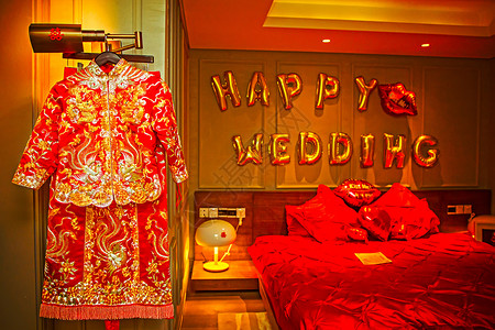 婚房卧室出嫁的中式嫁衣背景
