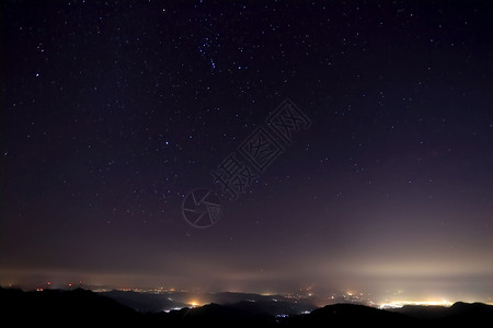 山上的夜景星空点点背景